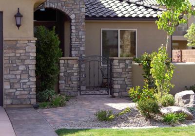 Courtyard with pavestone walk