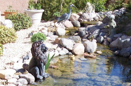 lion fountain statue